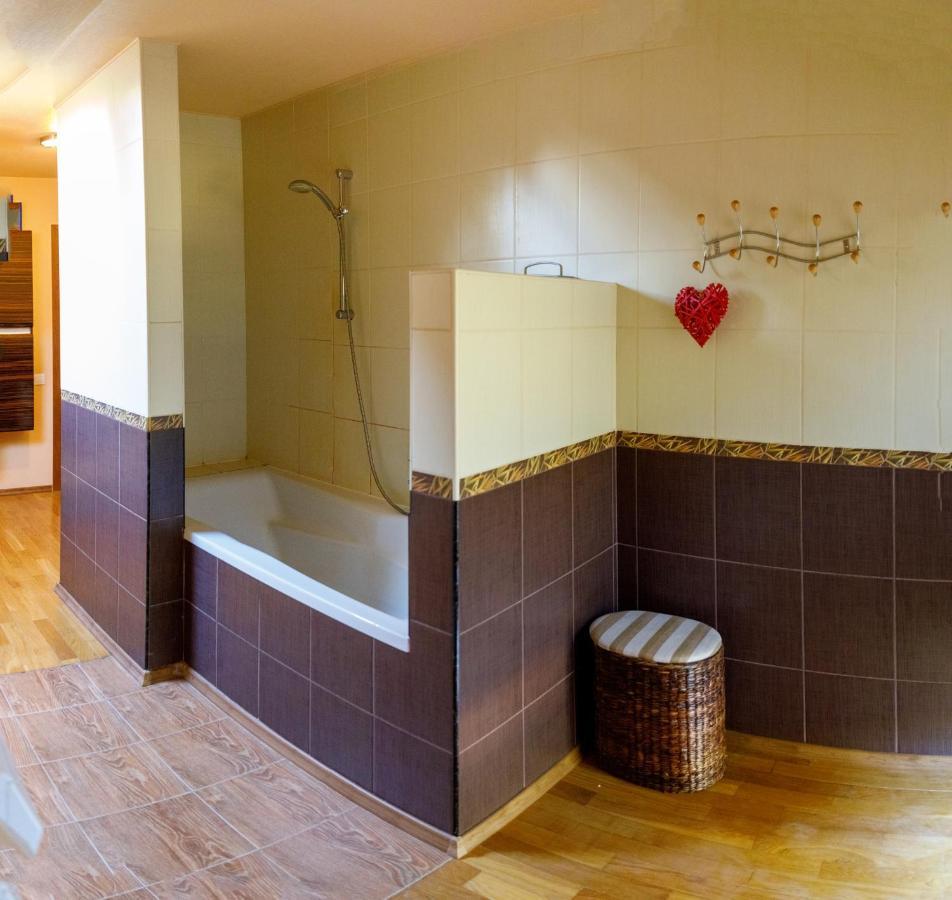 Bash Village House Ventspils Buitenkant foto